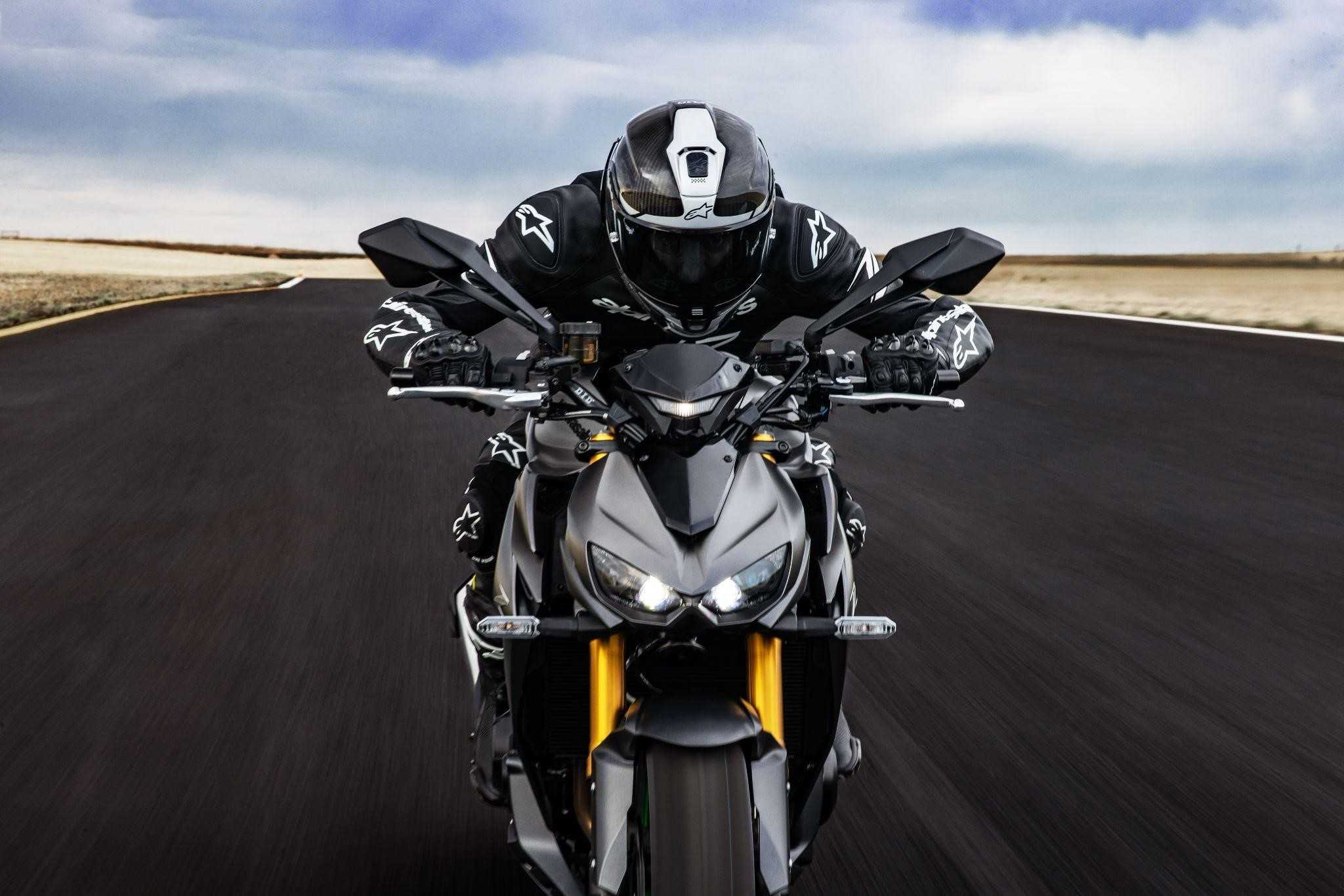 KAWASAKI TRÌNH LÀNG Z1100 SE ABS 2026: CHUẨN MỰC SUGOMI MỚI CHO CỘNG ĐỒNG ĐAM MÊ MÔ TÔ TẠI VIỆT NAM