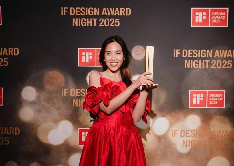 Phạm Hồng Linh nhận Giải Vàng iF Design Award 2025 tại Berlin, giải thưởng thiết kế quốc tế ghi nhận cách tiếp cận công nghệ y tế lấy con người làm trung tâm của Lexi.